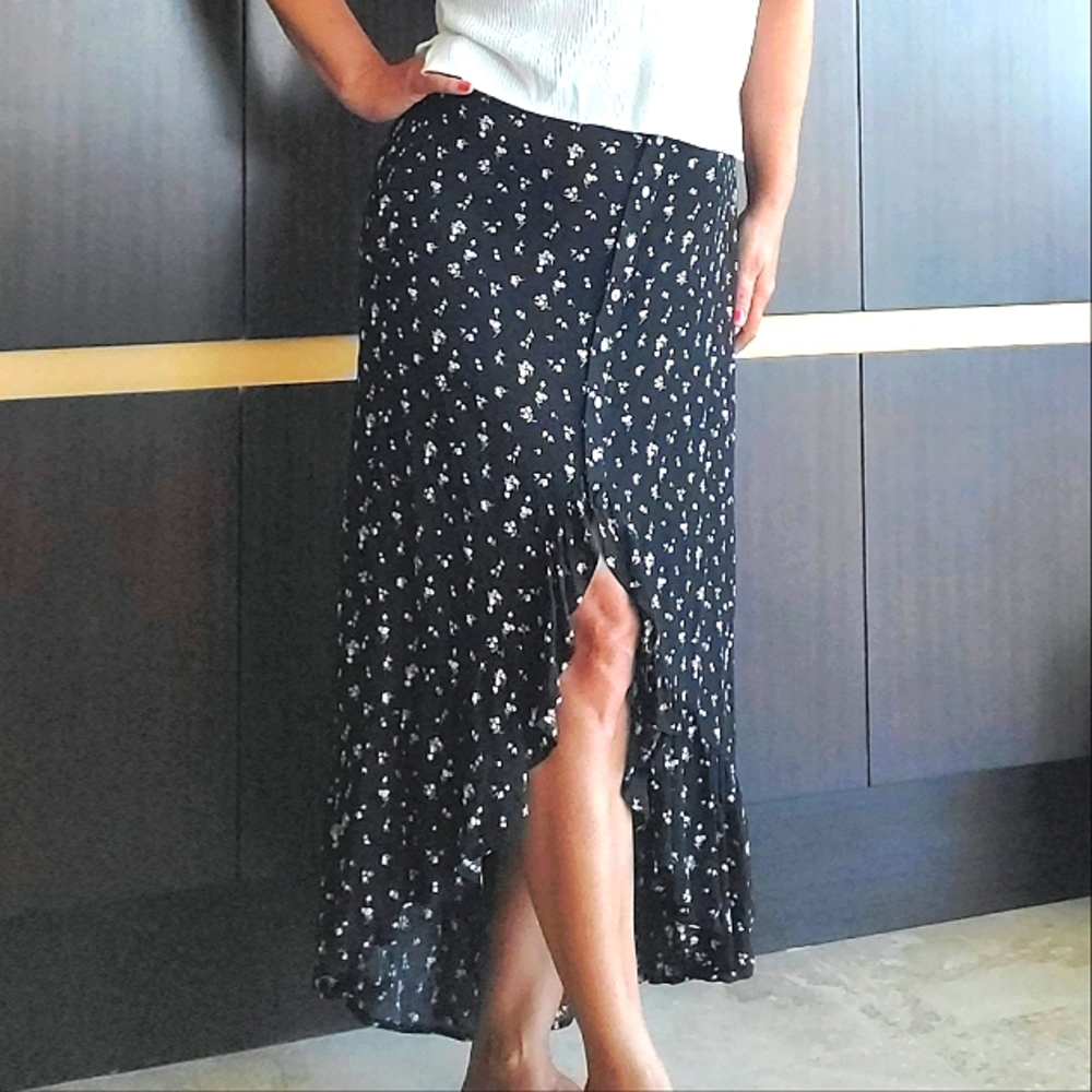 POLLY&ESTNER  COTTON BLEND RUFFLED LONG SKIRT, NEW, SIZE MEDIUM